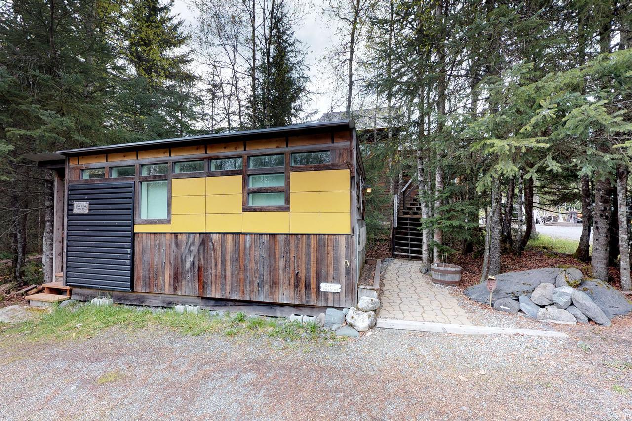 Crow Creek Hotel Girdwood Exterior photo